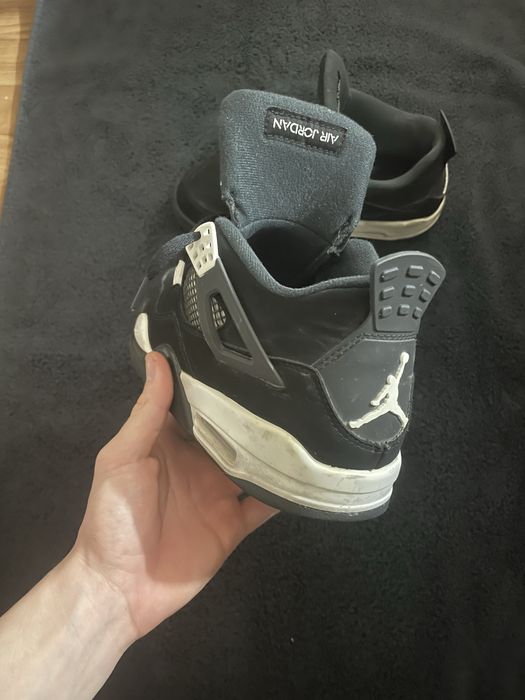 Jordan 4 white thunder