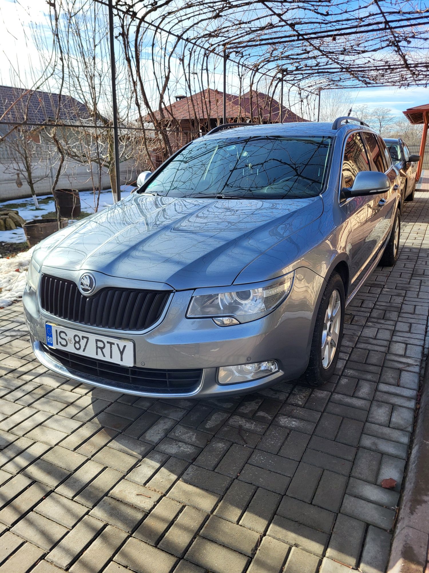 SKODA Superb 2011