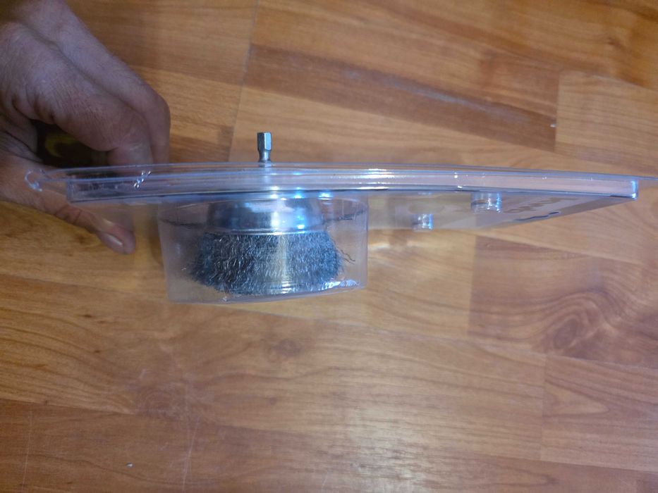 Perie tip cupă kwb, rotundă, ondulată, sârmă de oțel HSS