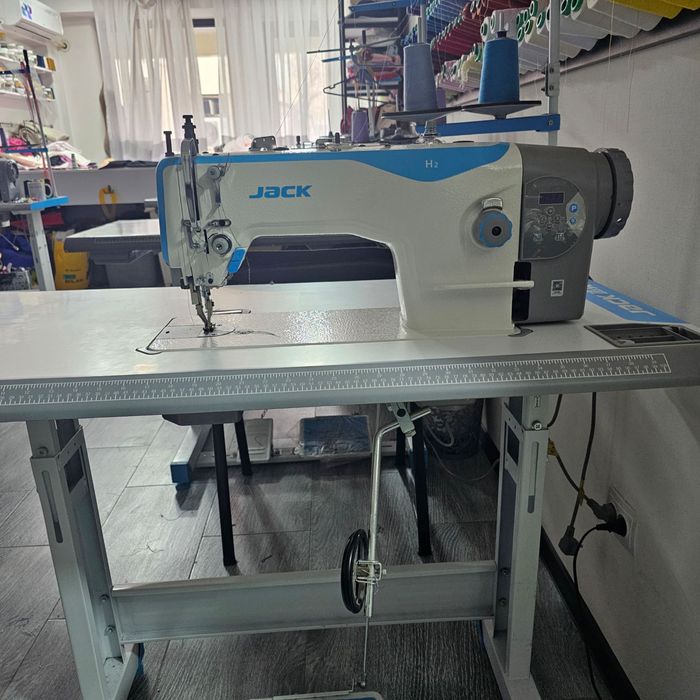 Продается прямострочная швейная машина