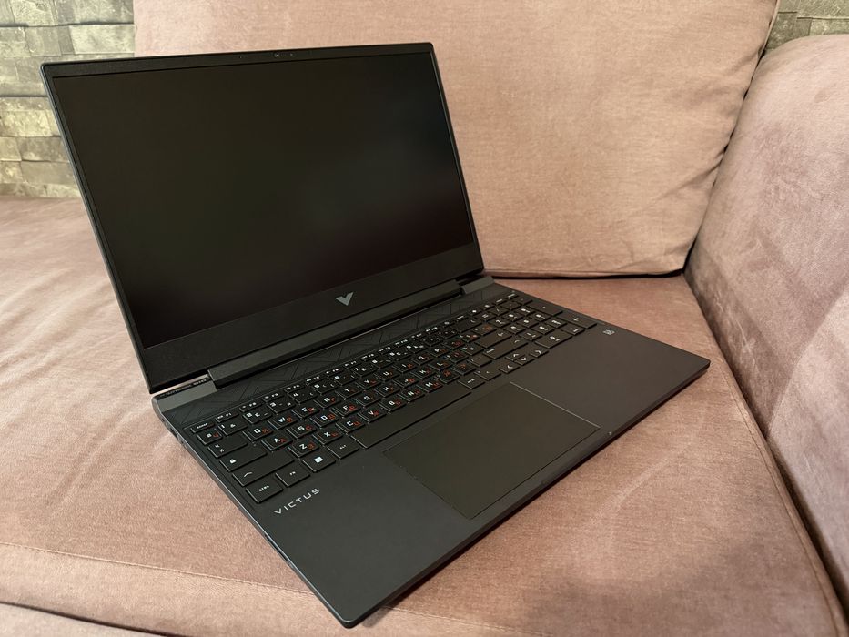 HP Victus 15 (RTX 4050 / i5-12500H / 16GB RAM / 512GB SSD / 144Hz)