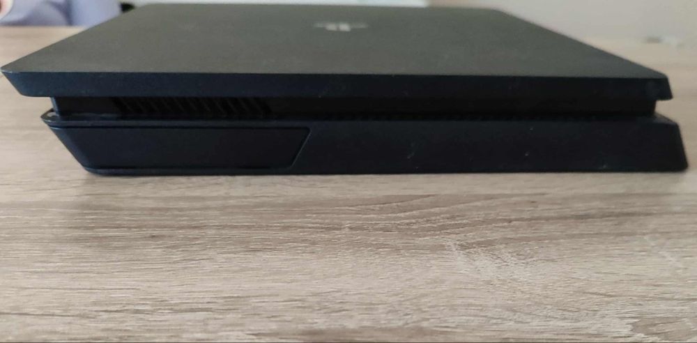 Playstation 4 Slim + Игри