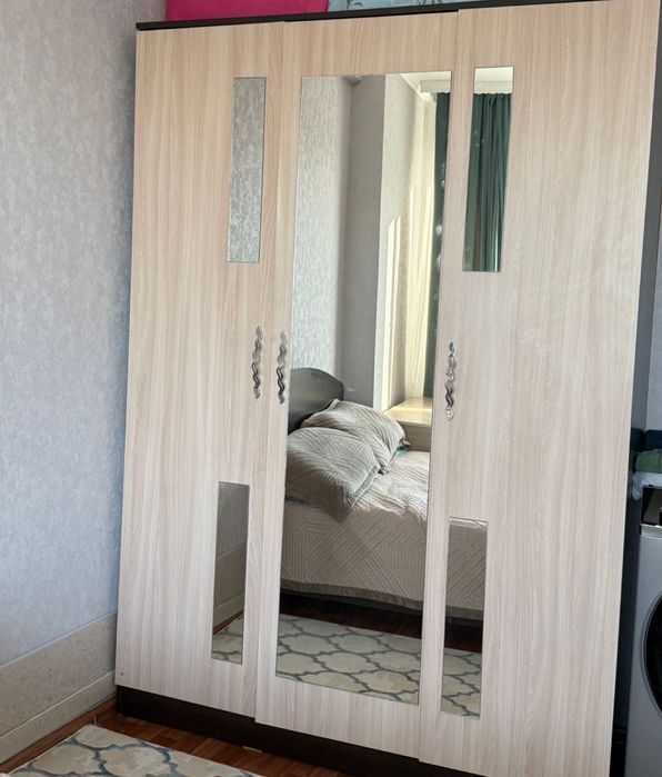 Продам     шкаф   в  отличном состояний