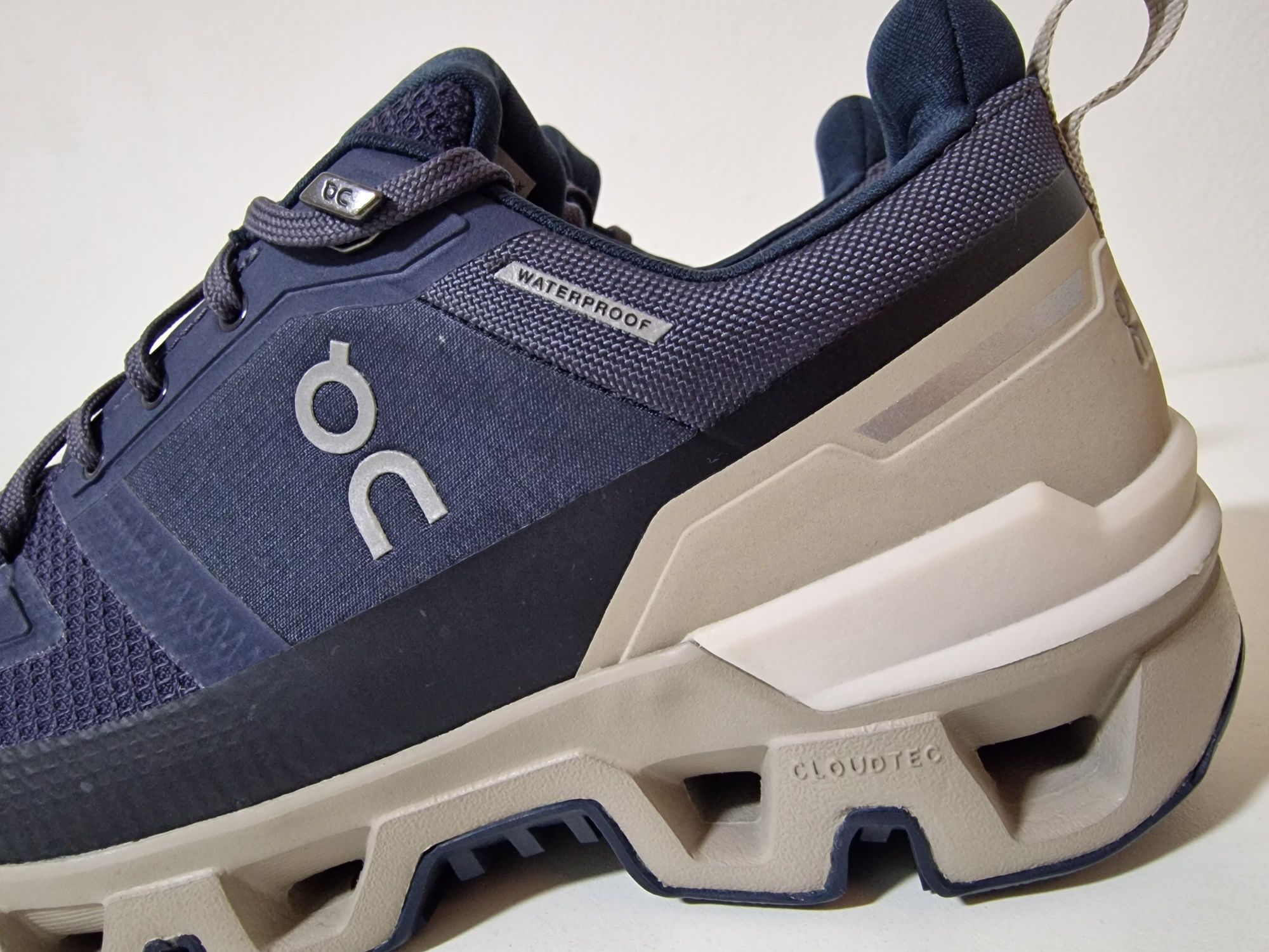 On Cloud Cloudwander waterproof adidasi trekking drumetii hiking trail