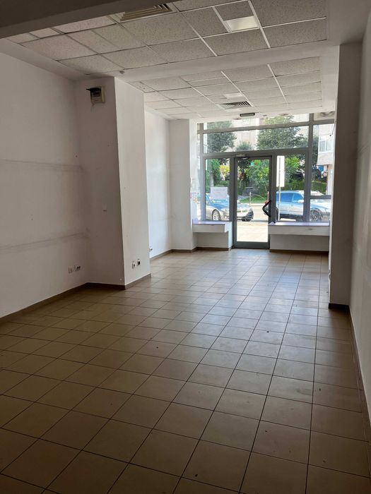 750euro/luna - inchiriez spatiu comercial central