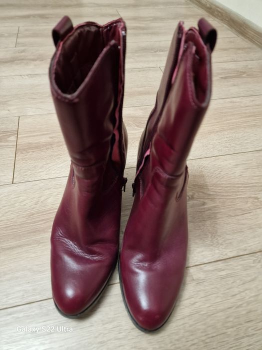 Нови испанска марка ботуши от естествена кожа - 39 номер