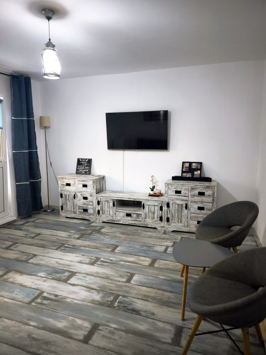 De inchiriat Apartament 4 camere, 2 bai, 2 balcoane pe Malul Timisului