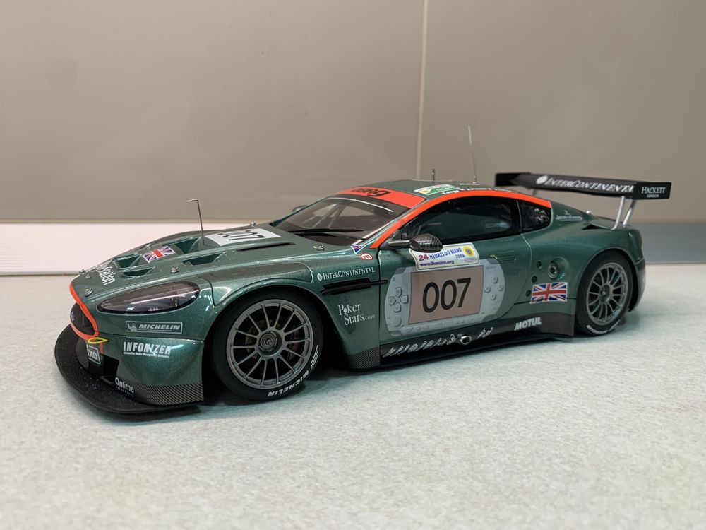 Mașina Autoart Aston Martin