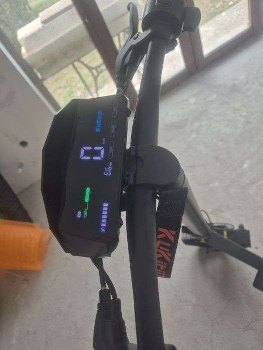 Vând trotinetă Noua kukirin G2,2025 preț negociabil