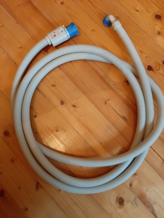 Маркуч за пералня чиста вода.