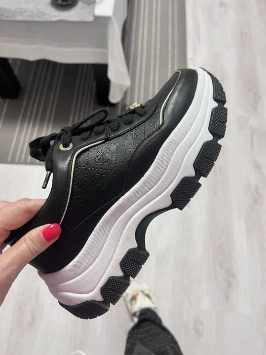 Guess кожени обувки