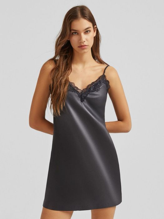 Rochie Bershka cu efect de piele