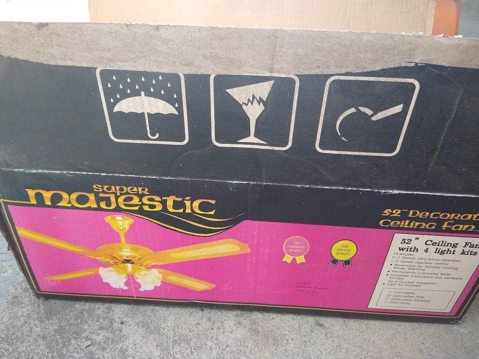 Ventilator de tavan cu lumină și control lanț