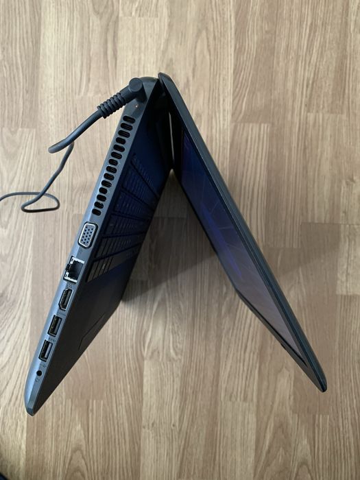 Laptop Hp Slim Display 15,6,4gb ram,500gb m,functional cu incarcator.