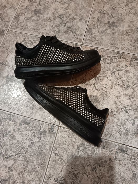 Кецове Guess и АХ