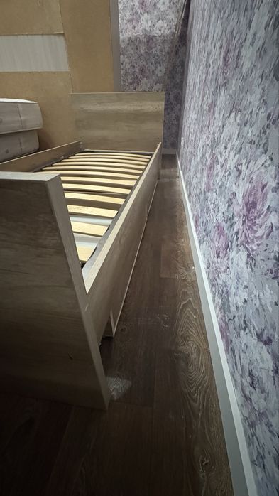 Продам 2 кровати с матрасами