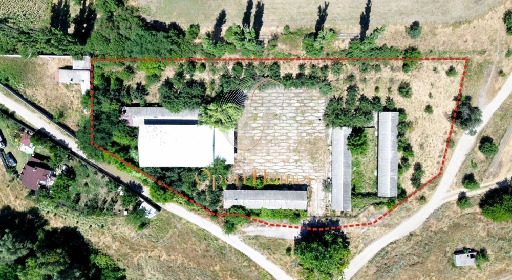 Бунгала, метална конструкция и 6 дка УПИ в Златовръх