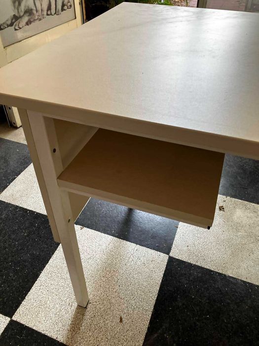 Бюро за офис с надграждащи модули