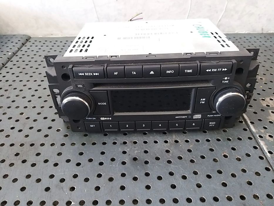 Radio cd player dodge caliber p05064067ag