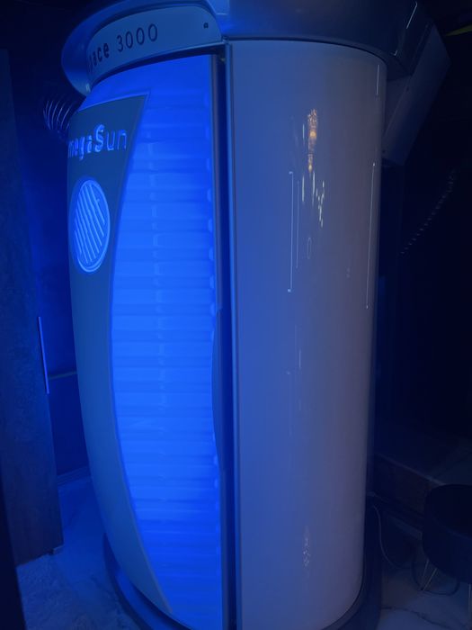 3 Aparate de bronzat :1 MegaSun Space 3000,2 Esprit 770