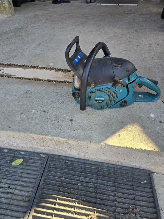 Vând drujba makita dcs6401