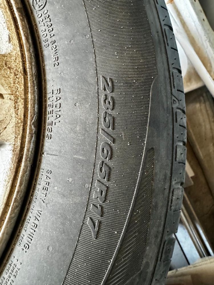 Продам шины с дисками R17