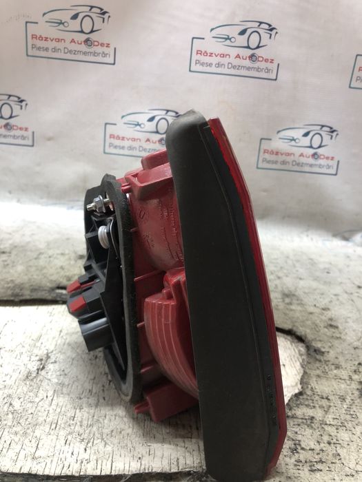 stop dreapta hayon  volkswagen touran 2012