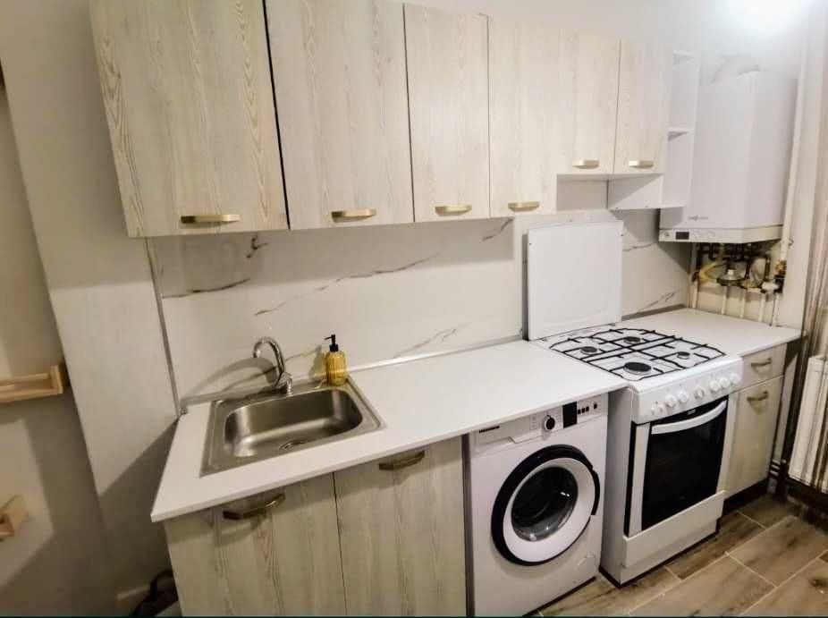 Apartament 3 camere de închiriat