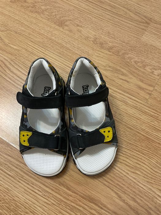 Продам детские сандали на мальчика