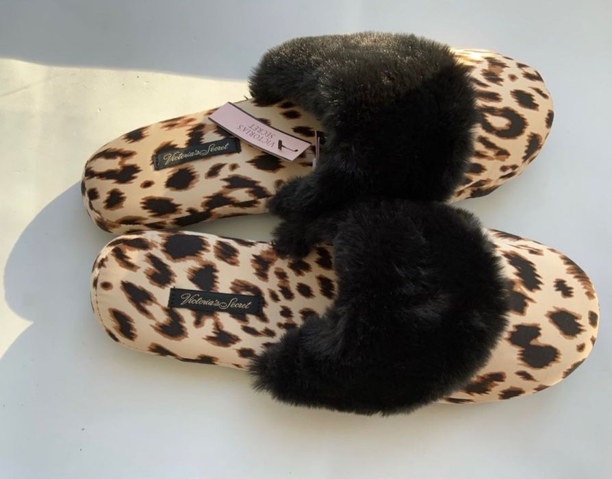 Victoria's Secret
Leopard Slippers Flats
Size: US 7 Regular (M, B)