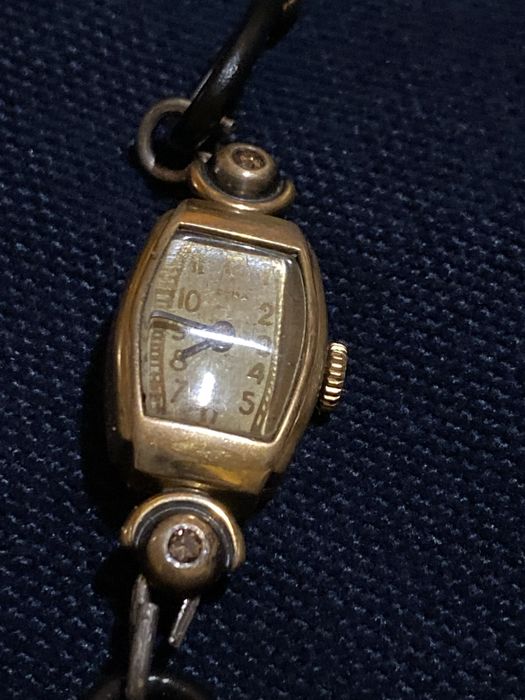 Швейцарски часовник CYMA с естествени диаманти