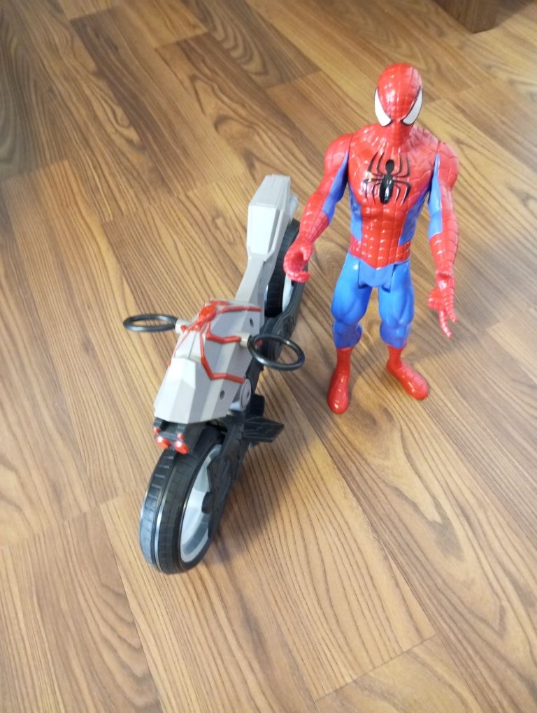 Spiderman și motocicleta