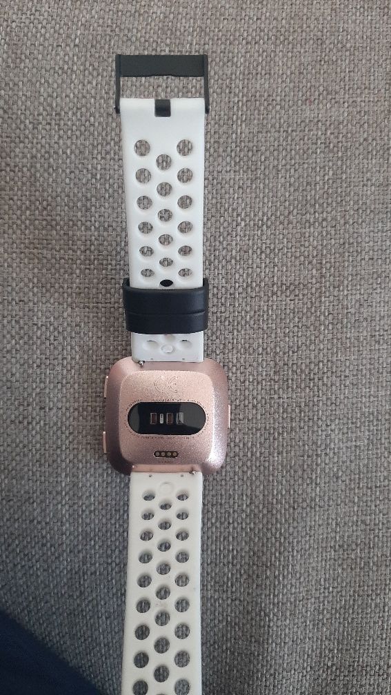 Smartwatch Fitbit Versa defect