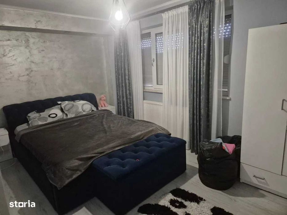 apartament  3 camere semidecomandat