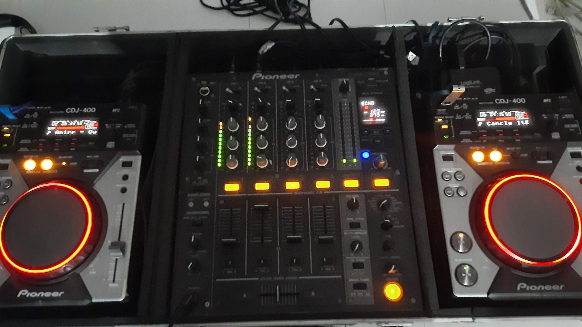 Vând pachet masă dj /mixere și playere Pioneer 400/400/700