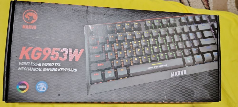 Vând tastatura gaming mecanica KG953W