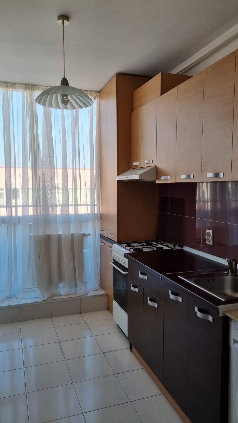 Închiriez apartament.