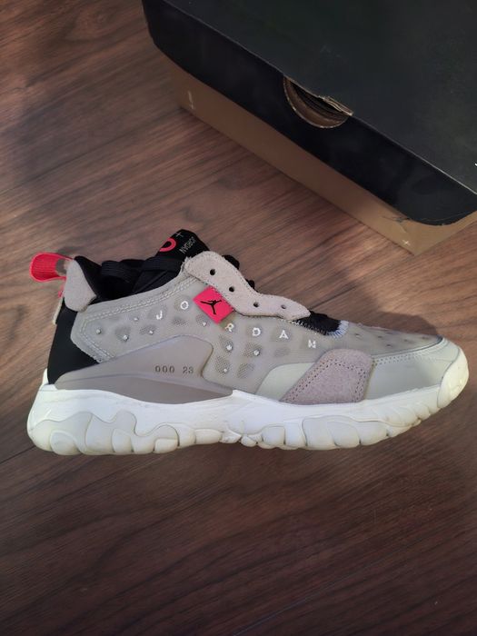 Jordan Delta 2 calitate impecabila