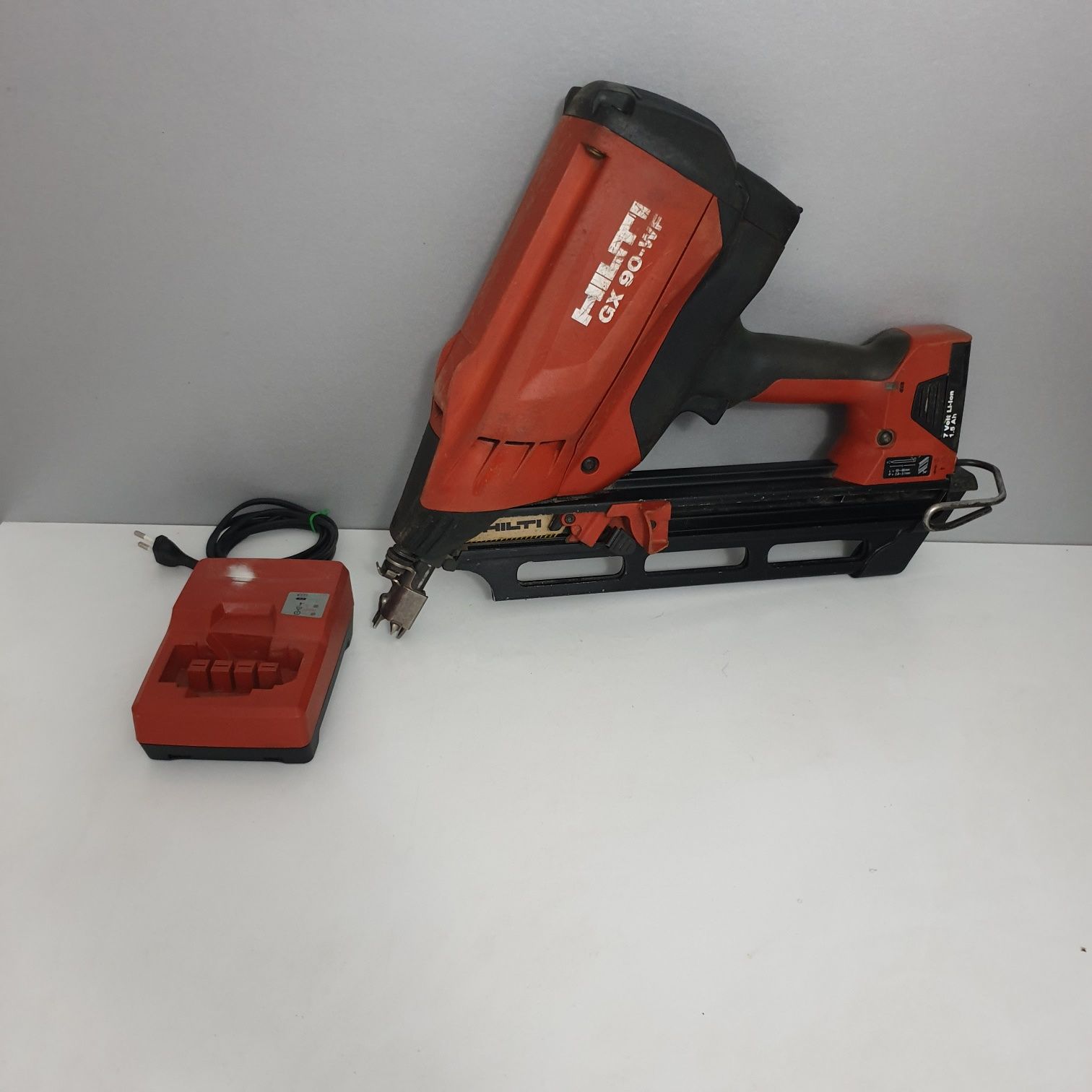 Hilti GX 90-WF Pistol de puscat cuie în lemn 9cm