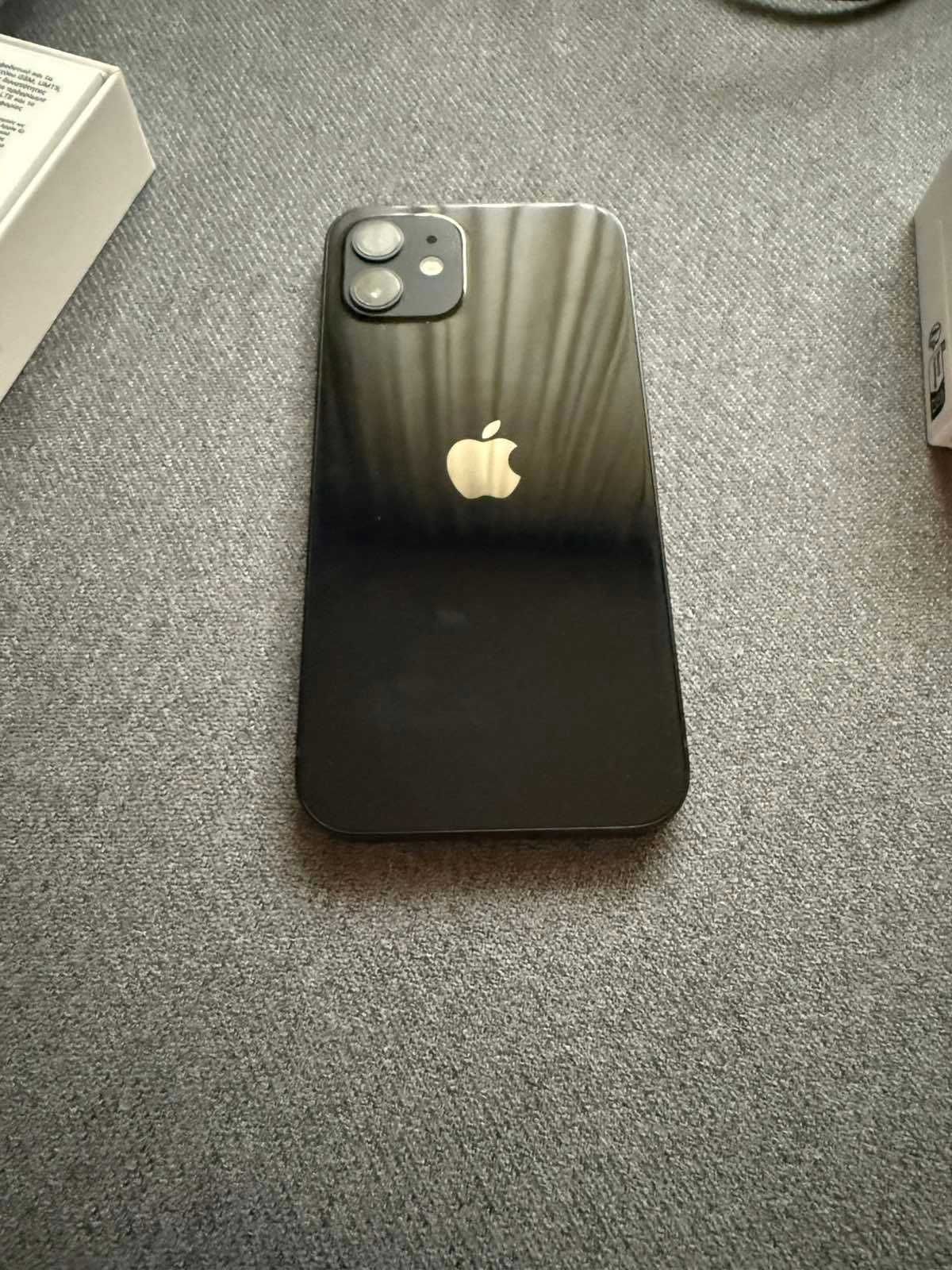 iPhone 12, Phone 12