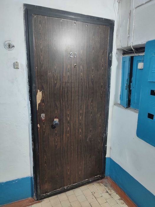 Продам железную дверь