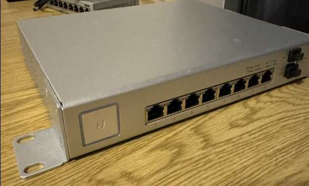 UniFi US-8-150W PoE мрежов суич
