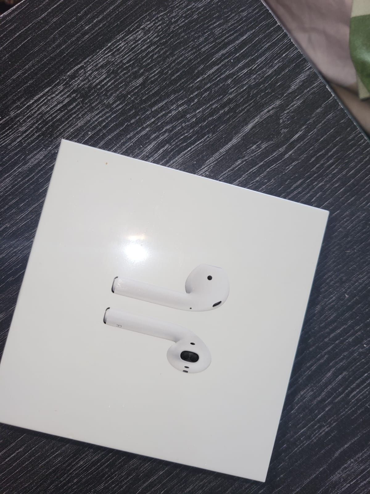 Airpods 2nd CHARGING CASE MODEL: A2032
