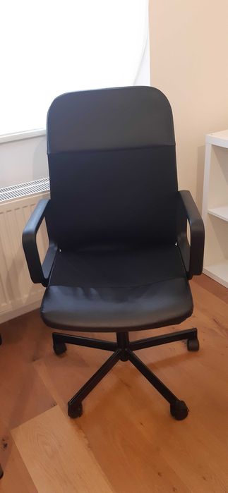 Офис стол, комбинация от кожа и плат