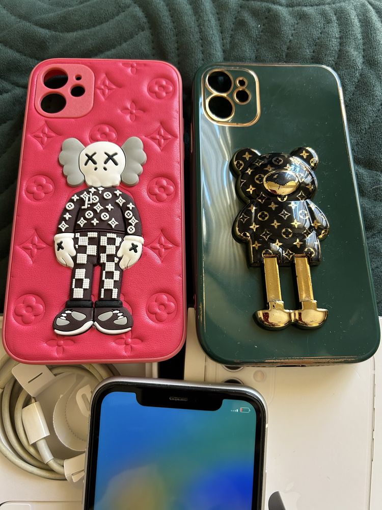 iPhone 11 бял 64 GB продава се с кутия и кабел