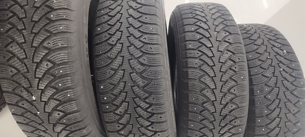 Продам зимние шины 235/65/17