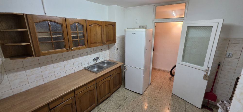 Vand apartament cu 2 camere plus anexa