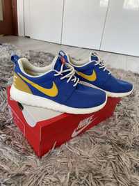 Vand adidasi Nike