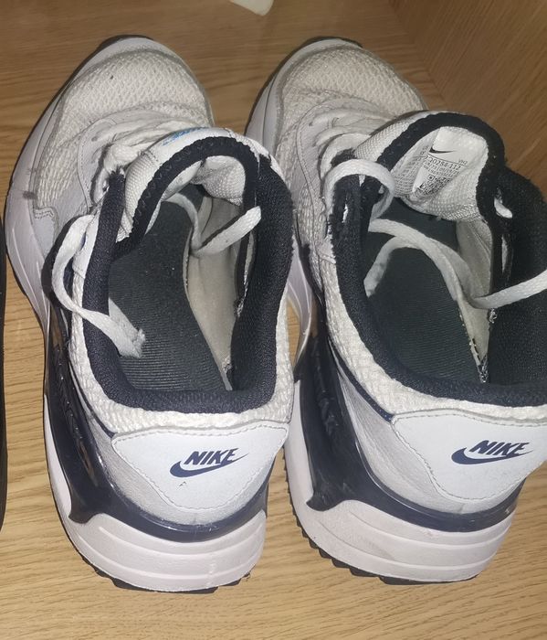 Vând 2 perechi adidași