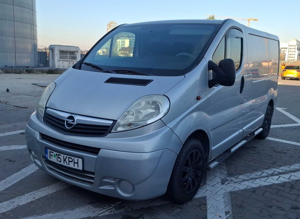 Opel Vivaro 1.9 CDTI - 3 locuri - similar Renault Trafic